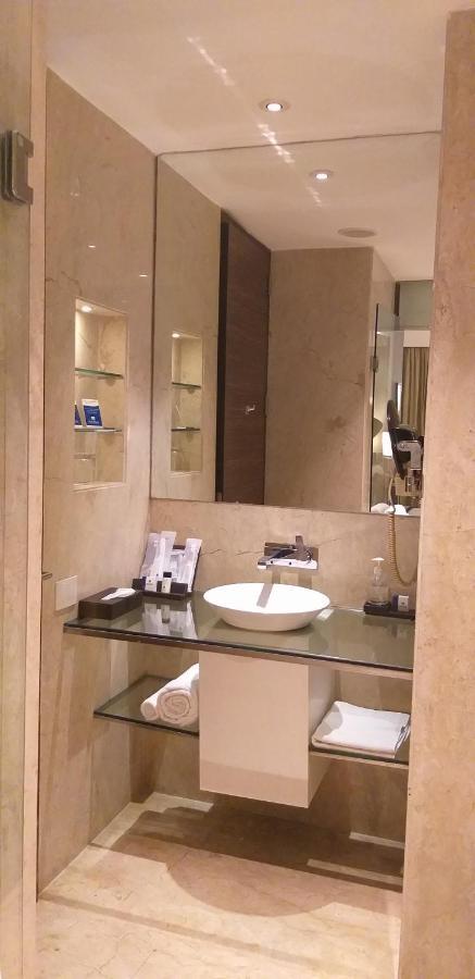 Hotel Park Plaza Shahdara à New Delhi Extérieur photo